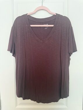 Maurices V-Neck Short Sleeve Tee in Brown/purple